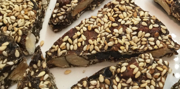 Thumb big nr0136 incredible nutty carob bars with seeds and dry fruit nh8