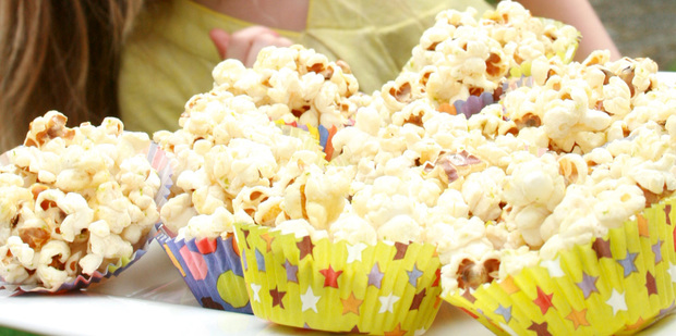 Thumb big pr0022 honey popcorn cups nh 20150102 2